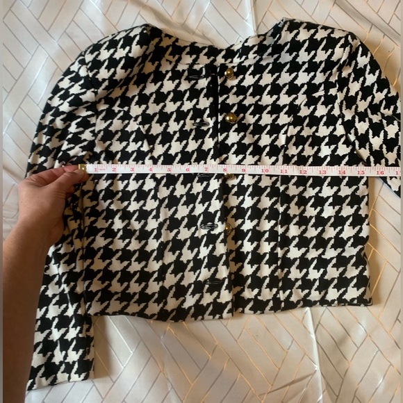 Houndstooth F21 checkered print cropped gold button black white classy jacket SM - Picture 5 of 11